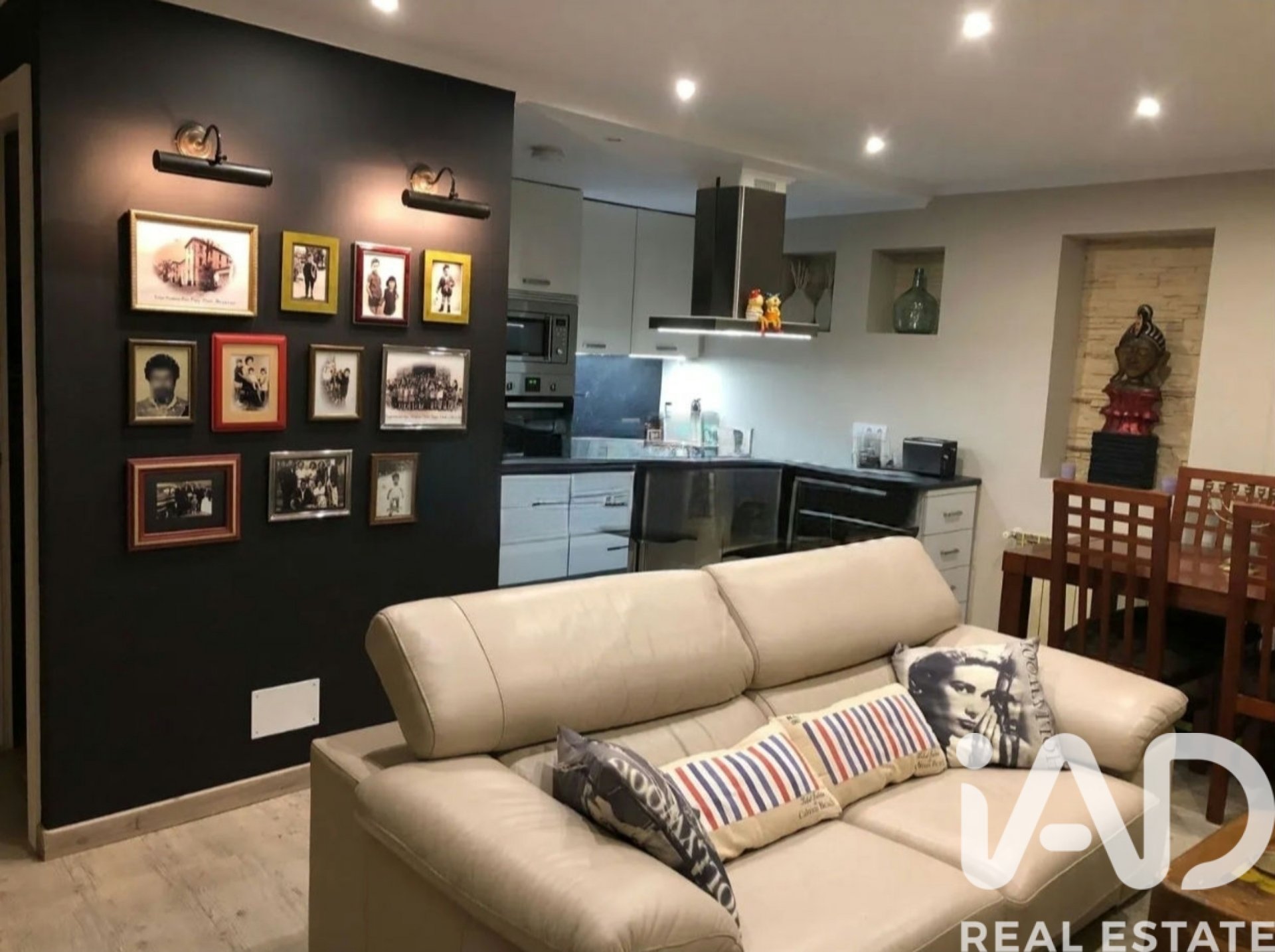 Apartment in Donostia-San Sebastian, Gipuzkoa, Spain 2 bedrooms, 65 sq.m. No. 188444