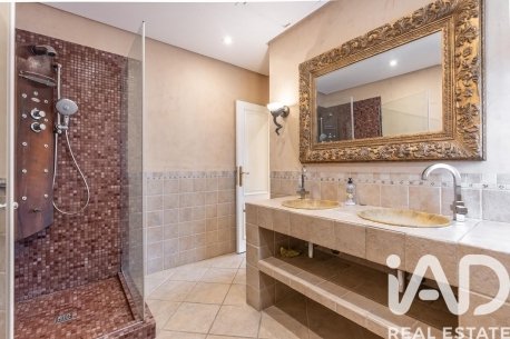 Talo Madrid, Espanja 5 makuuhuonetta, 455 m2 No. 188442
