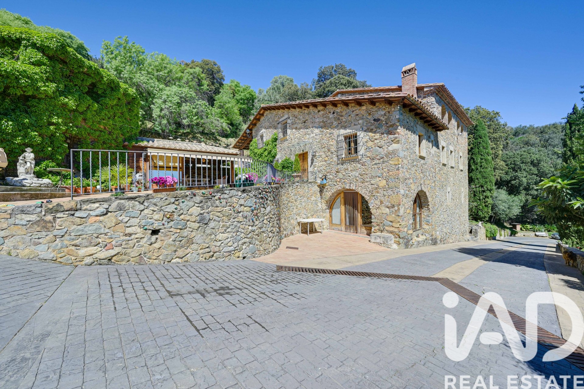 Hus i Amer, Girona, Spanien 6 sovrum, 720 kvm. Nr. 172538