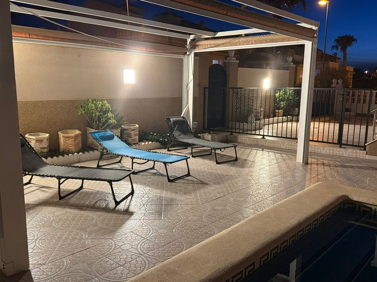 Villa i Alicante, Spanien 5 sovrum, 231 kvm. Nr. 194596