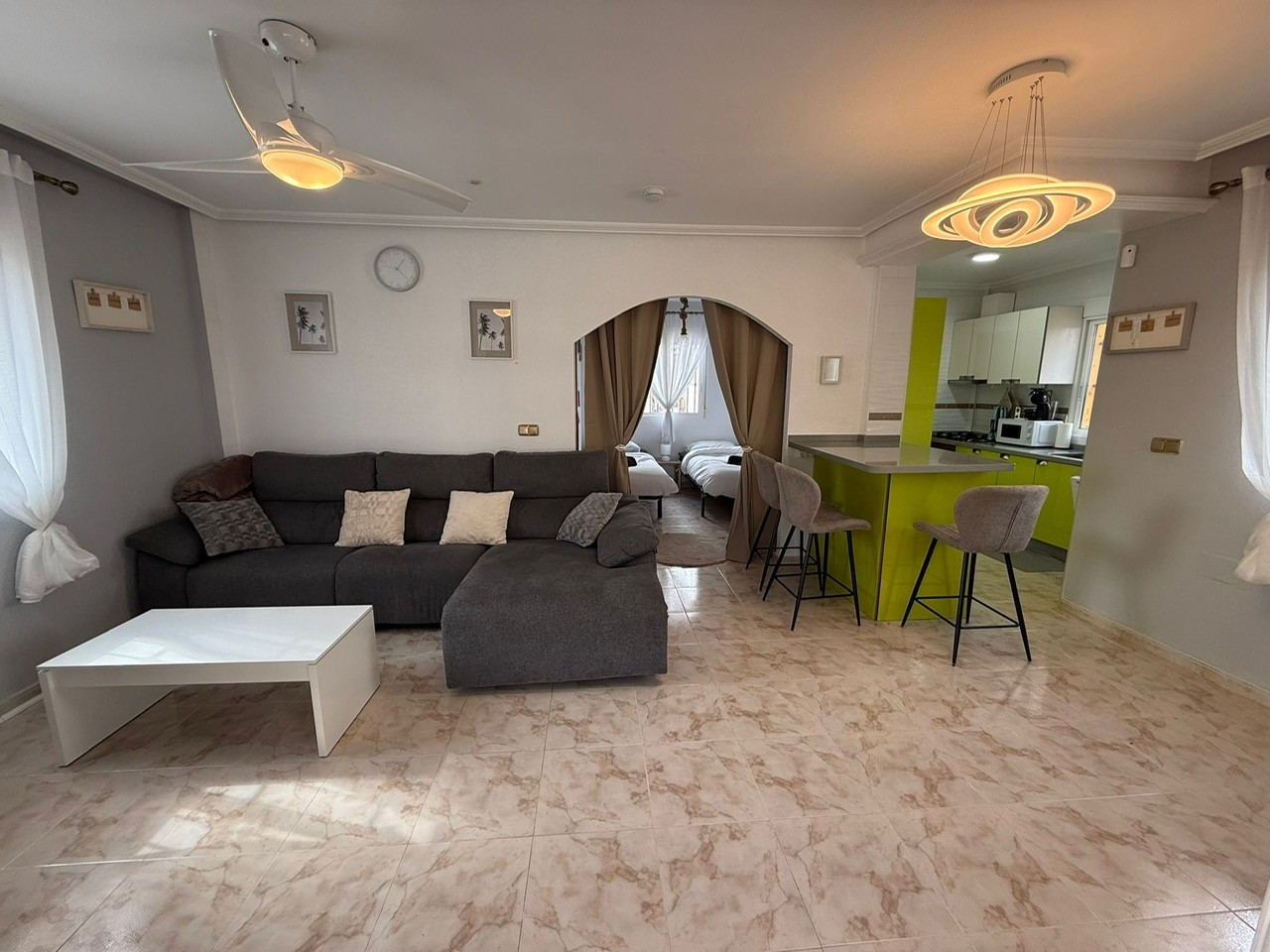 Villa i Alicante, Spanien 5 sovrum, 231 kvm. Nr. 194596