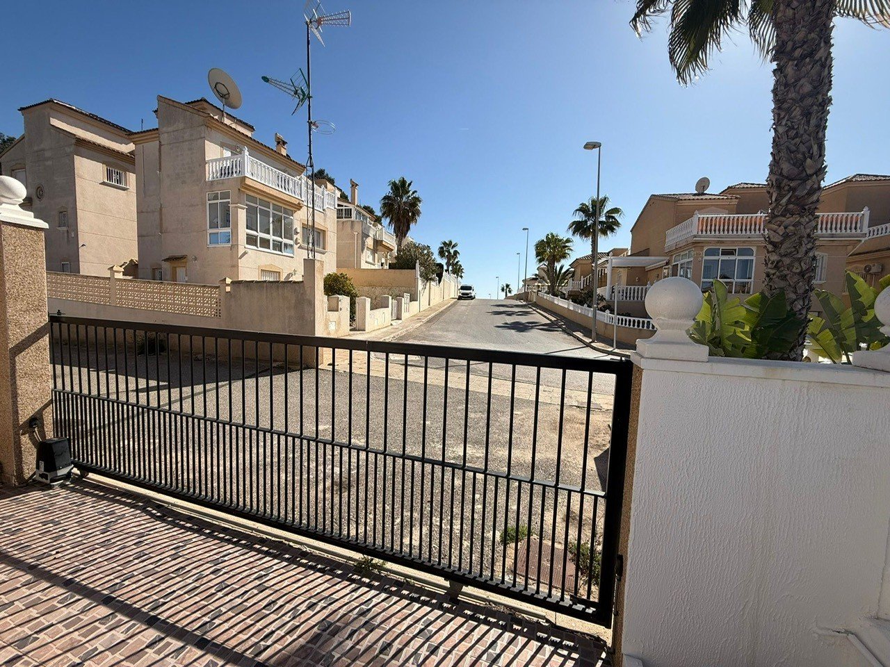 Villa i Alicante, Spanien 5 sovrum, 231 kvm. Nr. 194596