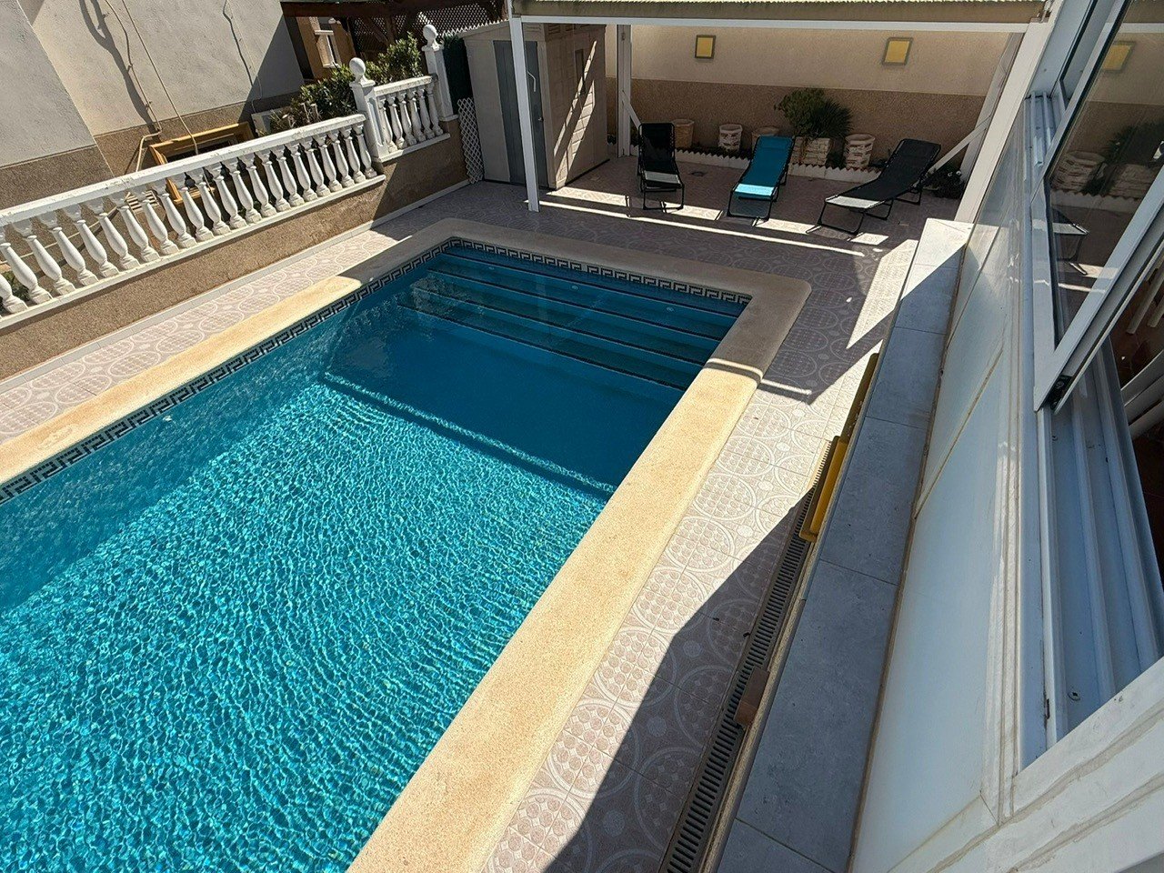 Villa i Alicante, Spanien 5 sovrum, 231 kvm. Nr. 194596