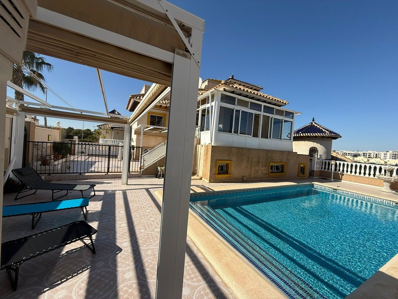 Villa i Alicante, Spanien 5 sovrum, 231 kvm. Nr. 194596