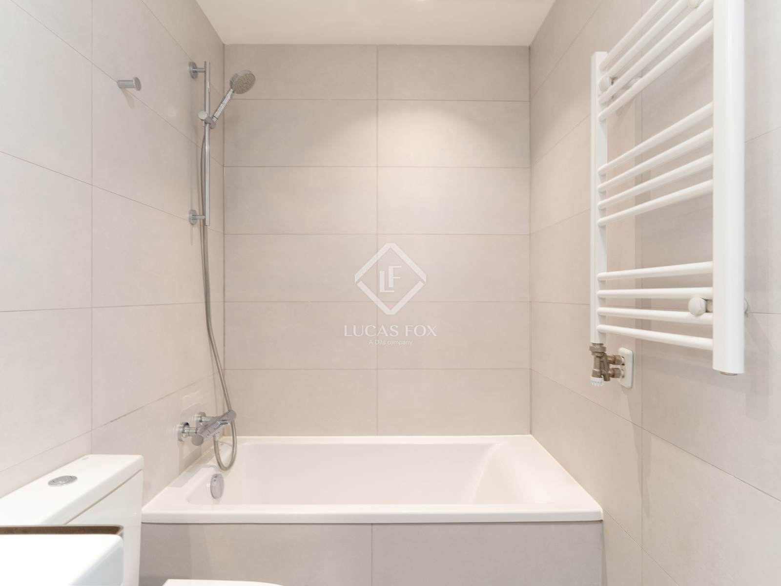 Apartment in Barcelona, Spain 4 bedrooms, 128 sq.m. No. 150737