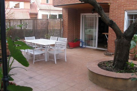 Paritalo Madrid, Espanja 5 makuuhuonetta, 333 m2 No. 59151