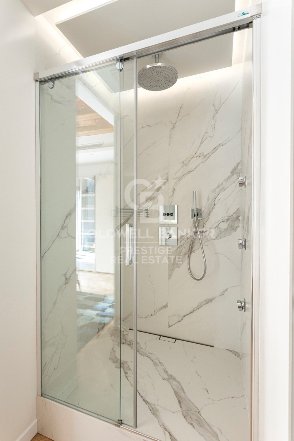Apartamento en Barcelona, España 3 dormitorios, 183 m2 No. 160472