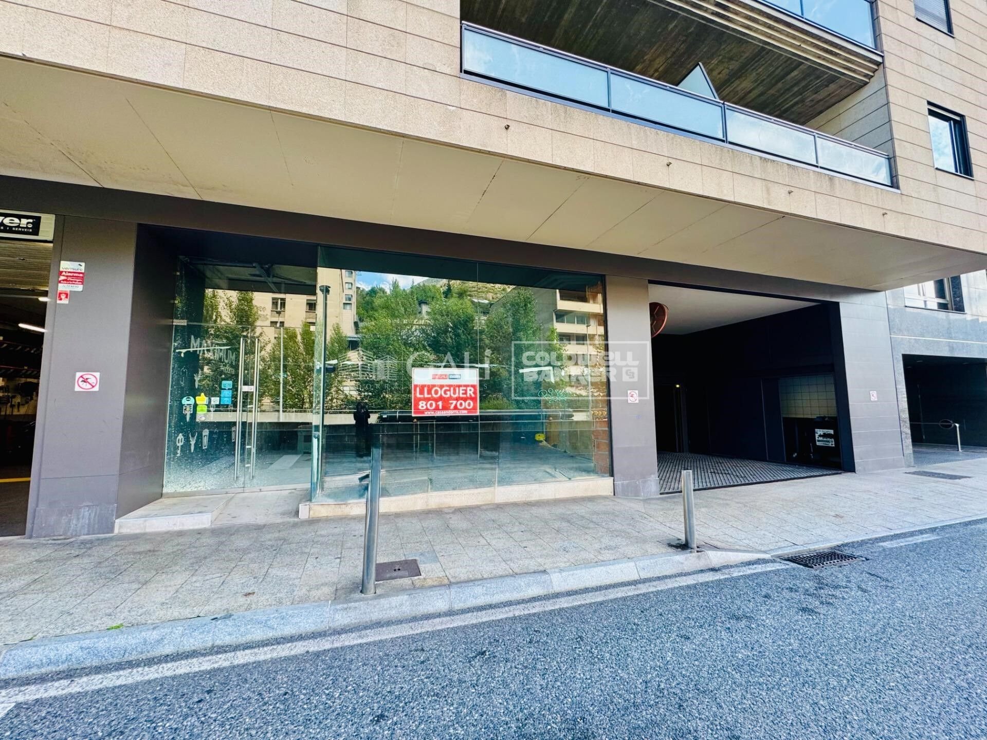 Propiedad comercial en Principado De Andorra (Ninguna Poblacion Tiene C.P.), Lérida, España 395 m2 No. 160469