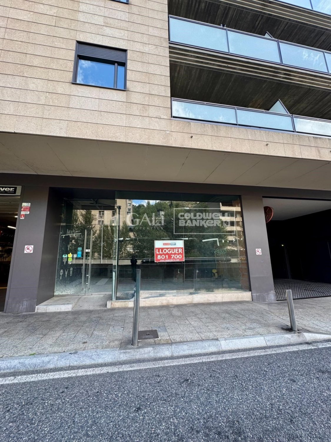 Propiedad comercial en Principado De Andorra (Ninguna Poblacion Tiene C.P.), Lérida, España 395 m2 No. 160469