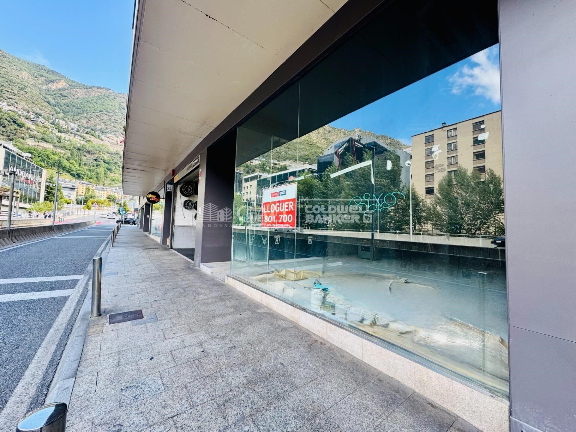 Propiedad comercial en Principado De Andorra (Ninguna Poblacion Tiene C.P.), Lérida, España 395 m2 No. 160469