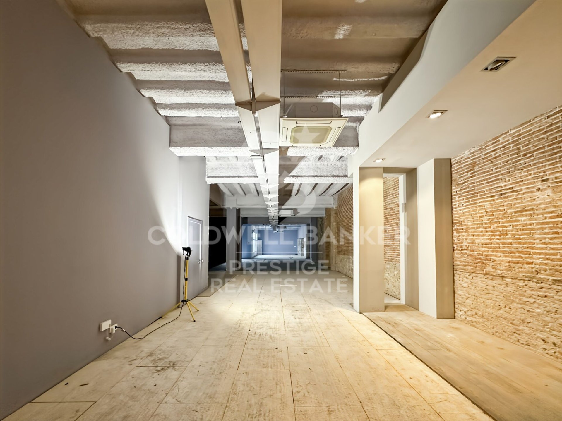 Commercial property à Barcelona, Espagne 556 m2 No. 160468