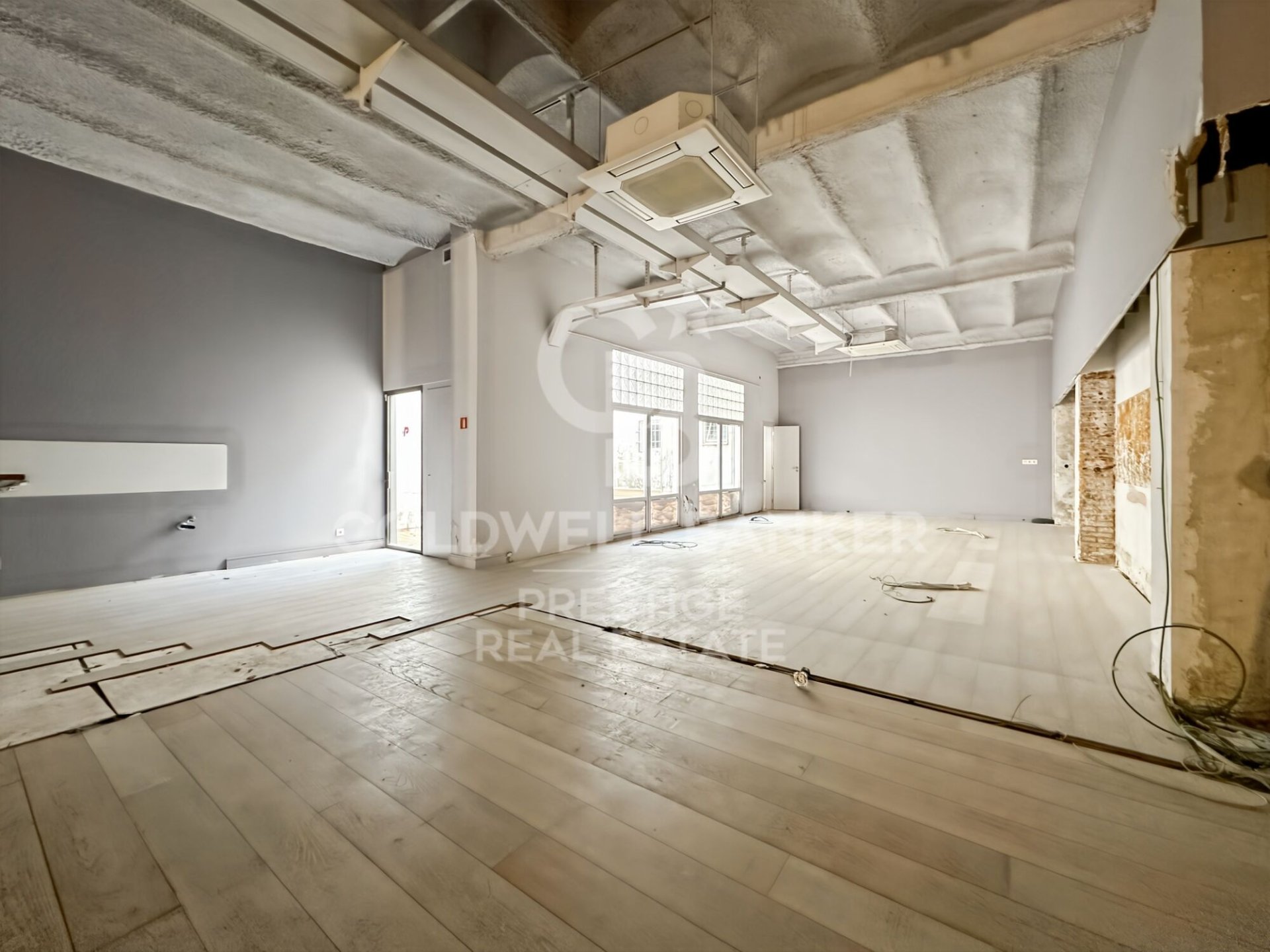 Commercial property à Barcelona, Espagne 556 m2 No. 160468