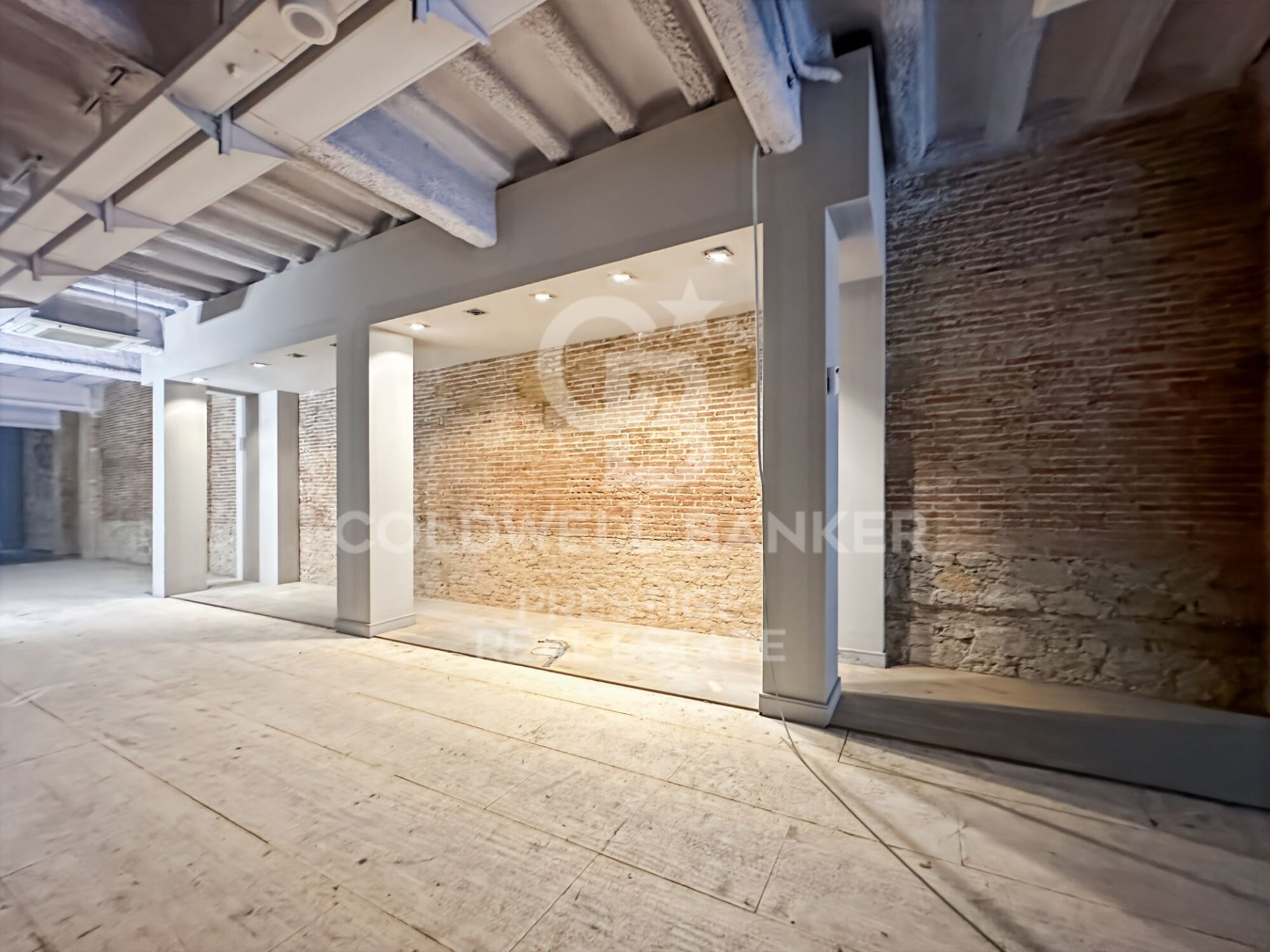 Commercial property à Barcelona, Espagne 556 m2 No. 160468