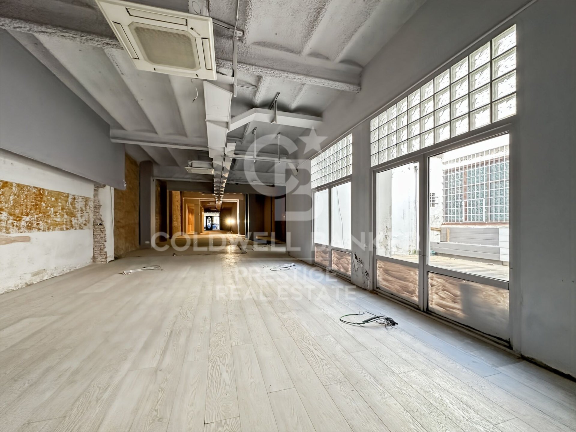 Commercial property à Barcelona, Espagne 556 m2 No. 160468