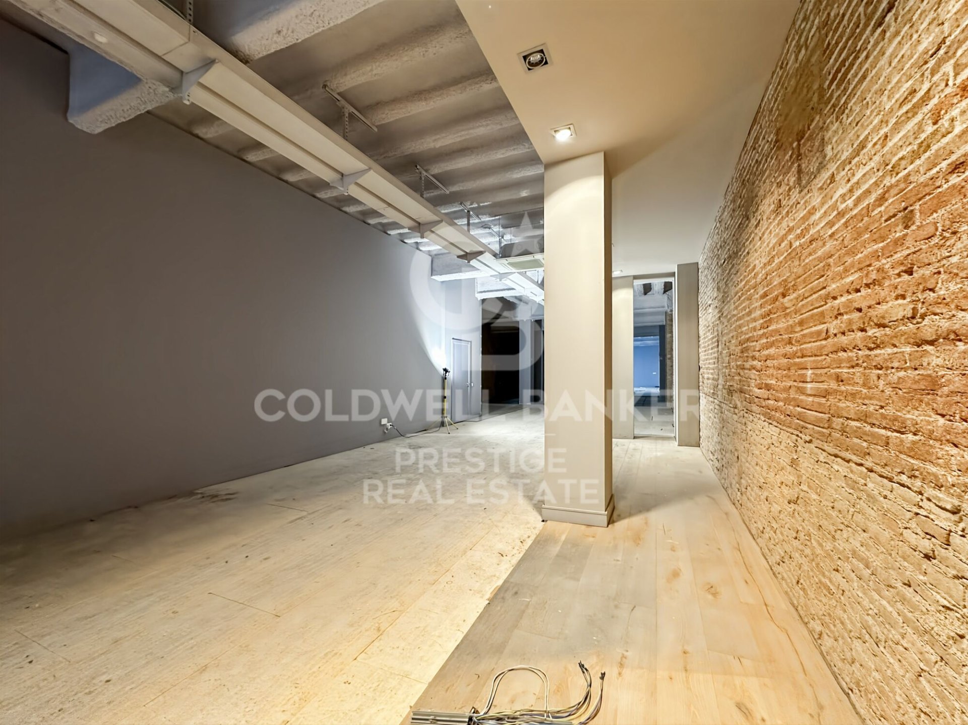 Commercial property à Barcelona, Espagne 556 m2 No. 160468