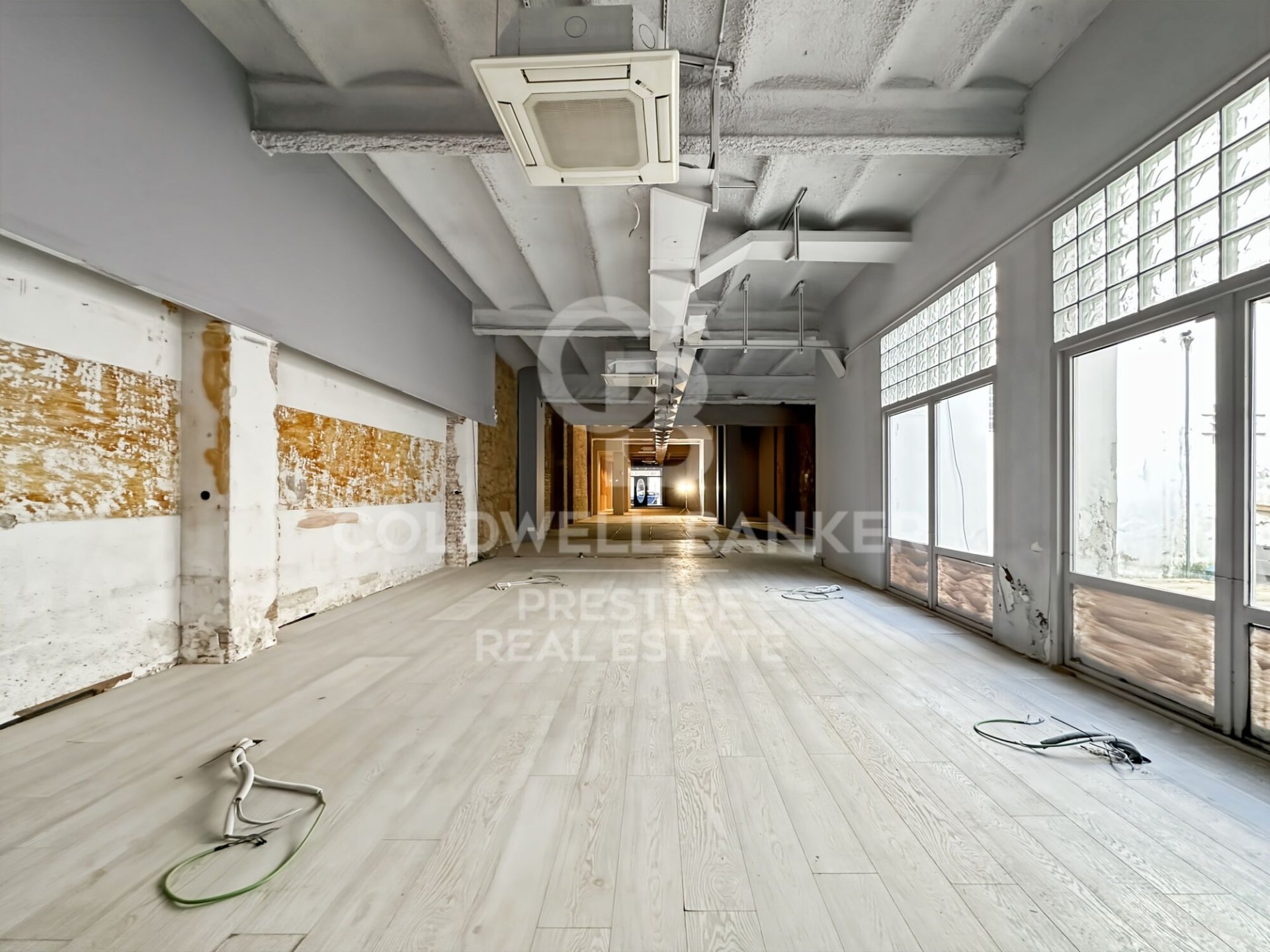 Commercial property à Barcelona, Espagne 556 m2 No. 160468
