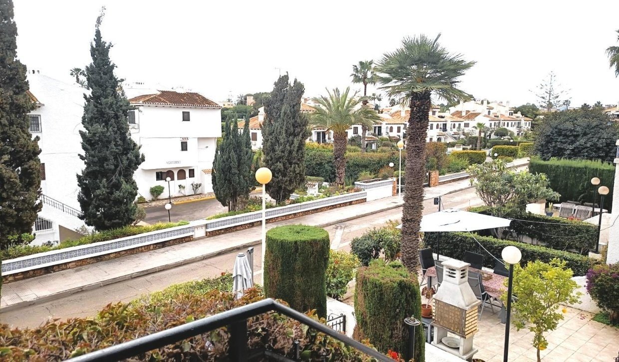 Tvåvåningslägenhet i Cabo Roig, Alicante, Spanien 4 sovrum, 100 kvm. Nr. 196343