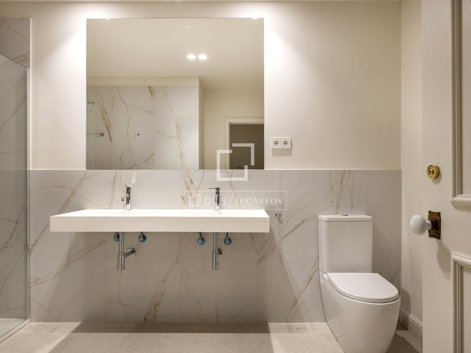 Apartment à Barcelona, Espagne 2 chambres, 117 m2 No. 161461