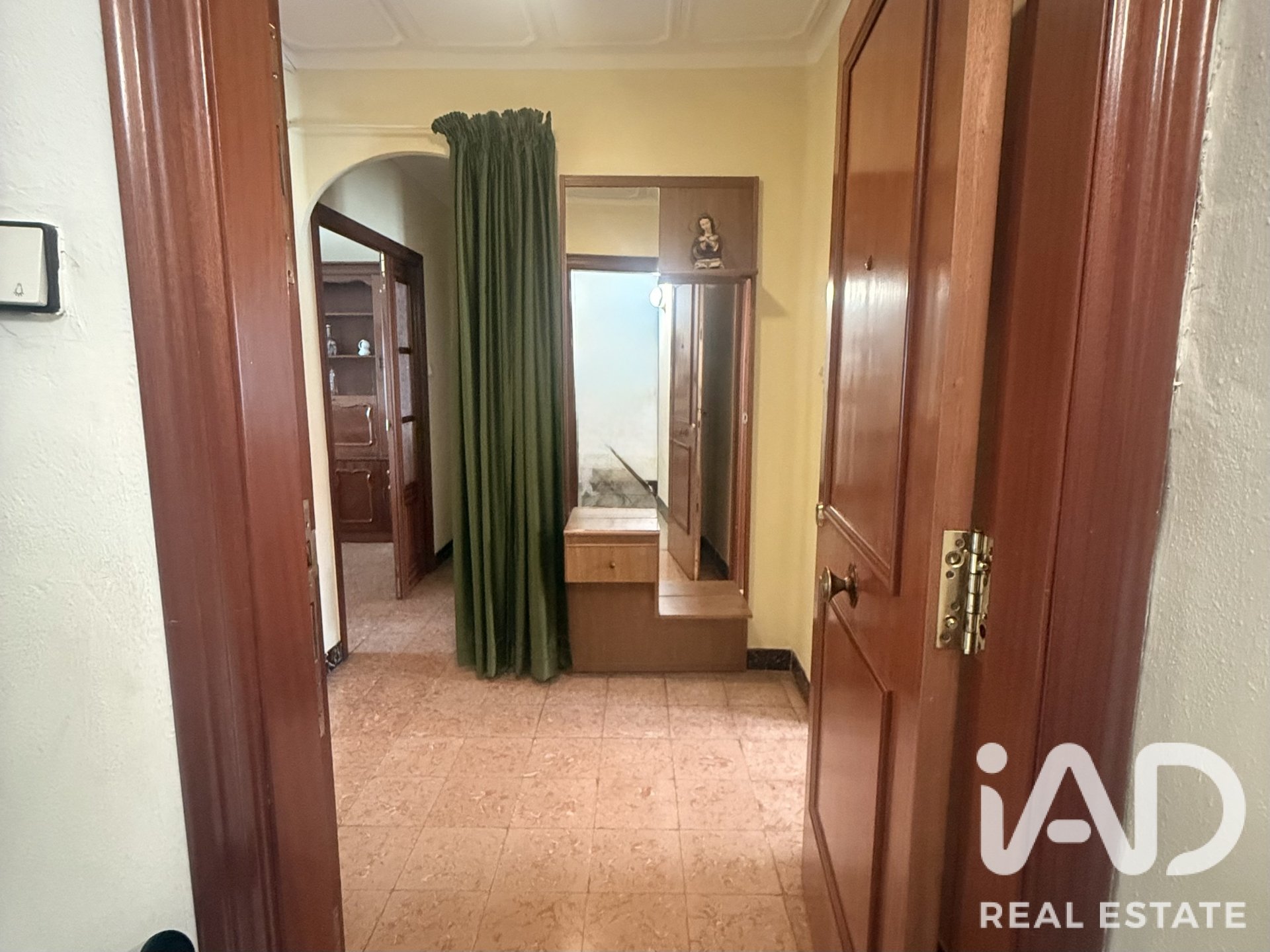 Commercial property in La Canonja, Tarragona, Spain 408 sq.m. No. 187707