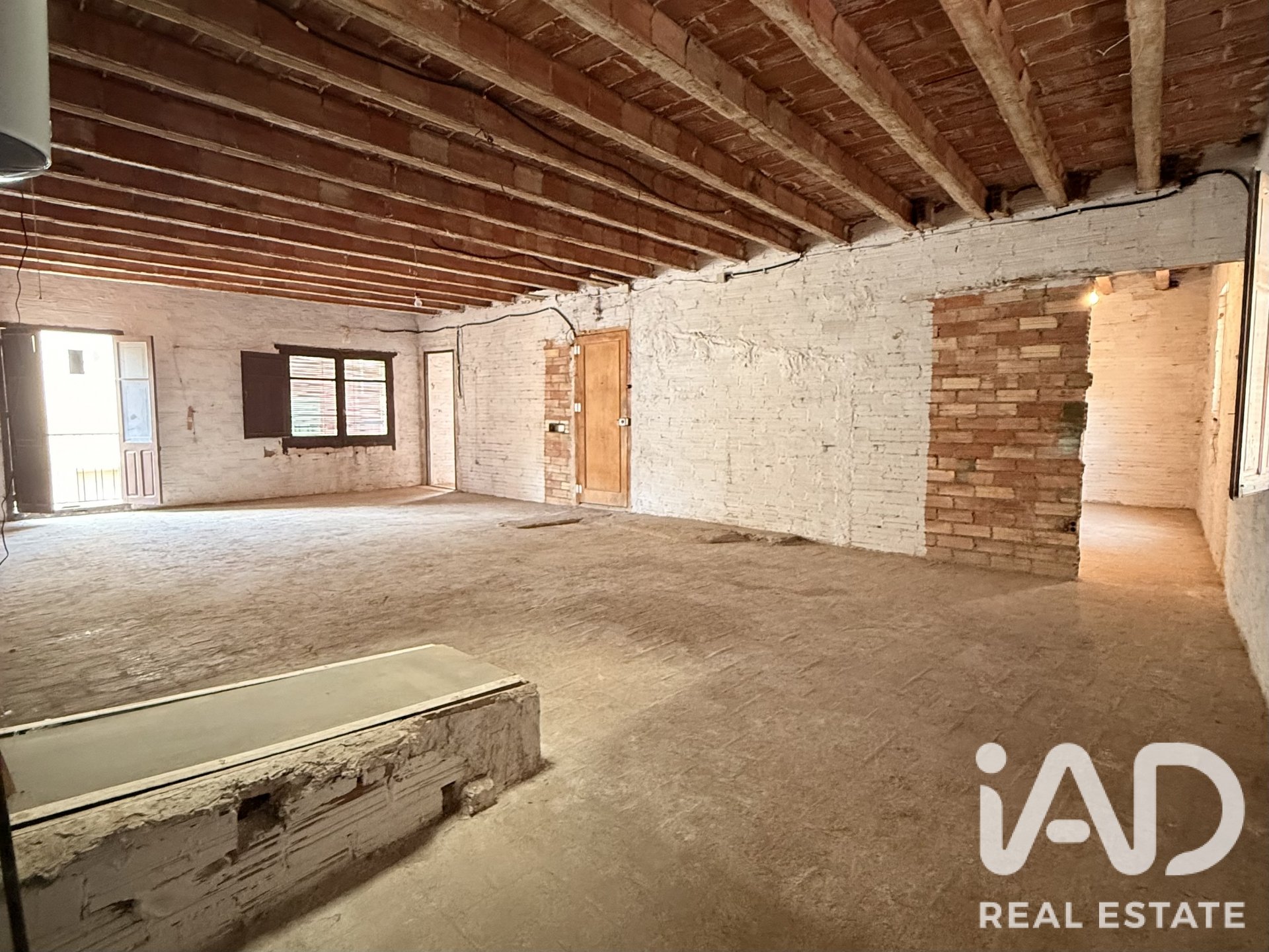 Commercial property in La Canonja, Tarragona, Spain 408 sq.m. No. 187707