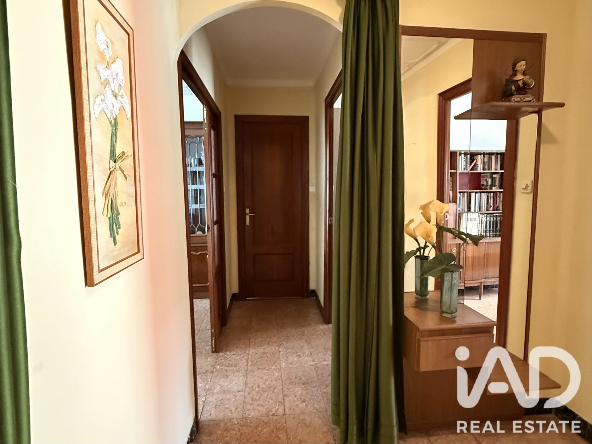 Commercial property in La Canonja, Tarragona, Spain 408 sq.m. No. 187707