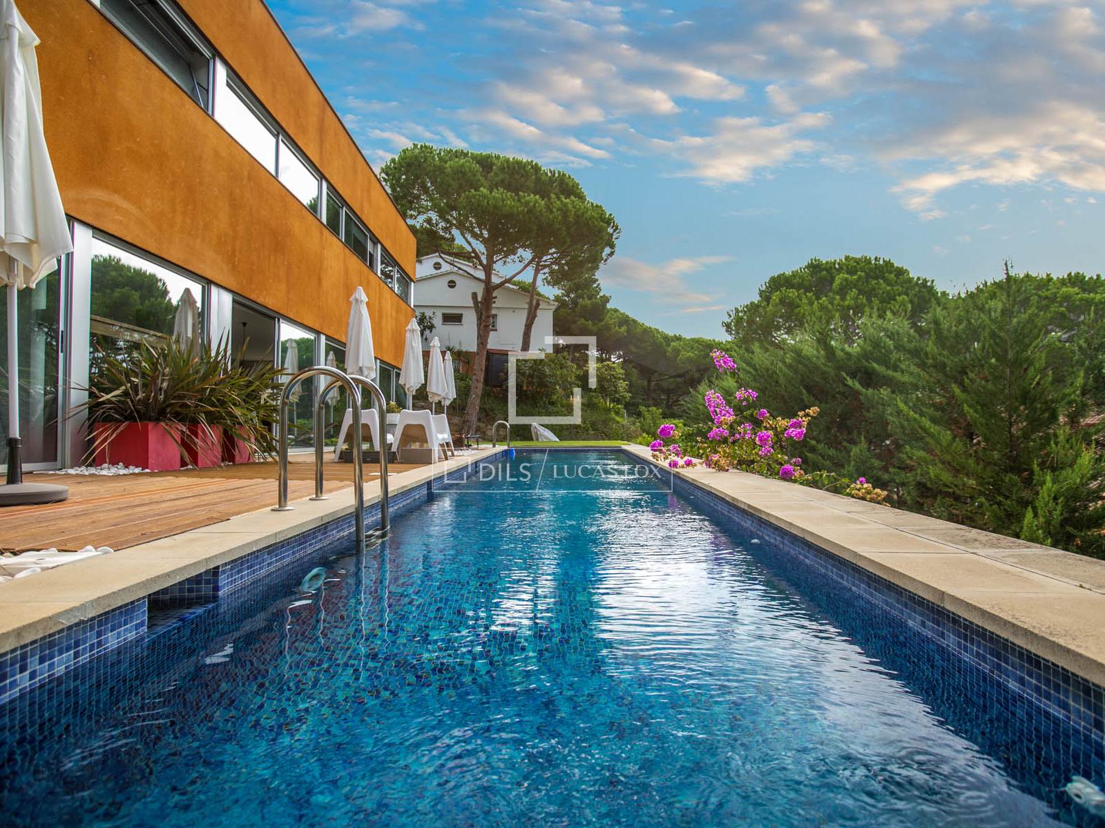 Villa in Cabrils, Barcelona, Spain 2 bedrooms, 290 sq.m. No. 192750