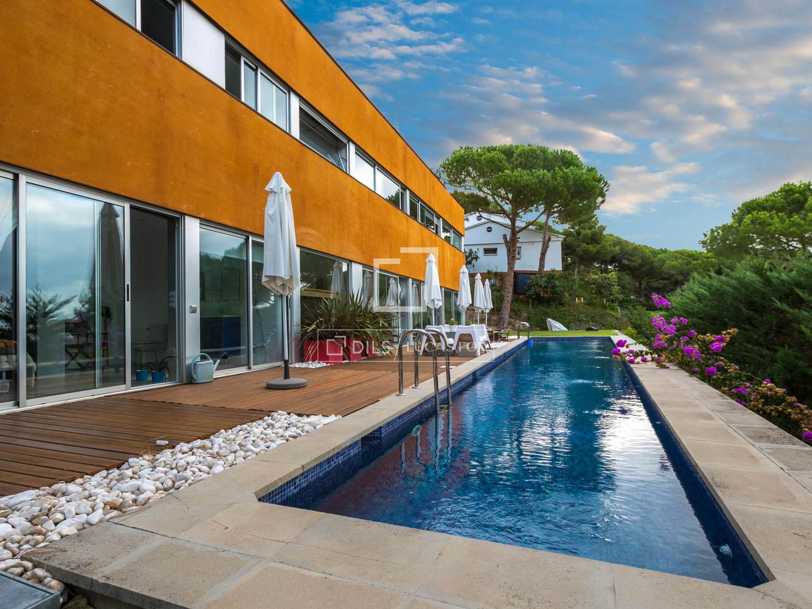 Villa in Cabrils, Barcelona, Spain 2 bedrooms, 290 sq.m. No. 192750