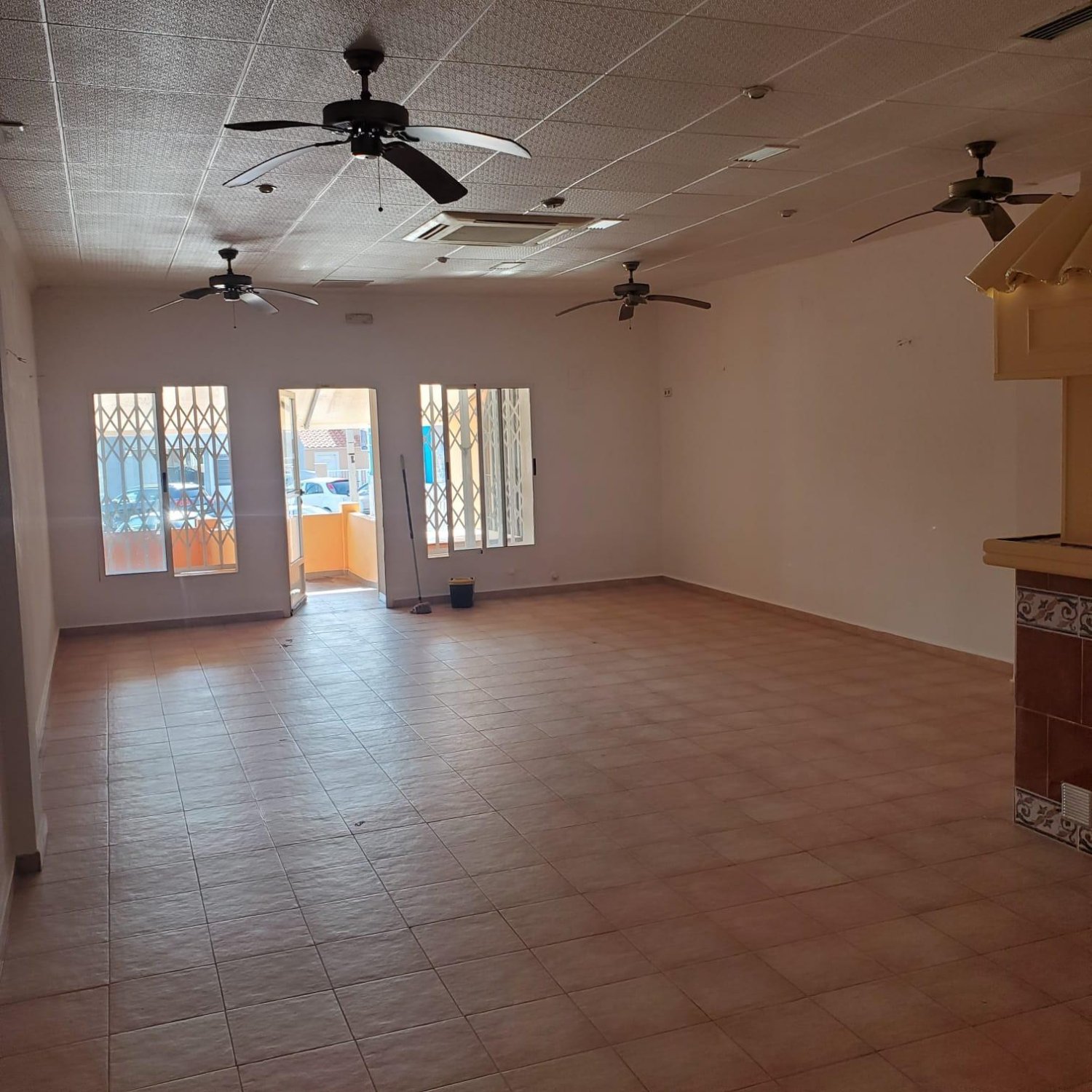 Propiedad comercial en San Fulgencio, Alicante, España 99 m2 No. 183912
