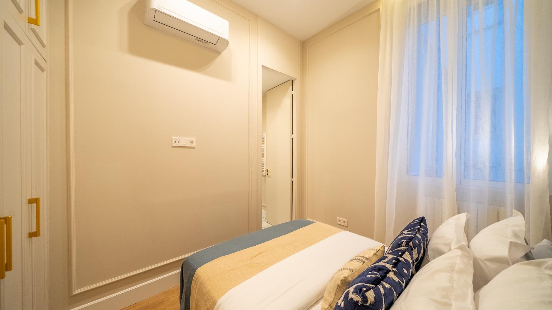 Apartment in Madrid, Spain 3 bedrooms, 146 sq.m. No. 144368