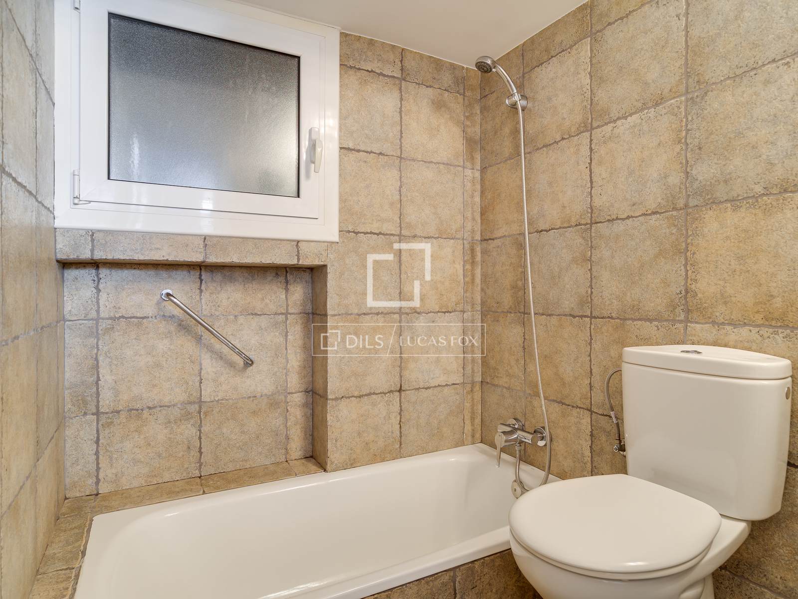 Villa en Barcelona, España 3 dormitorios, 141 m2 No. 195623