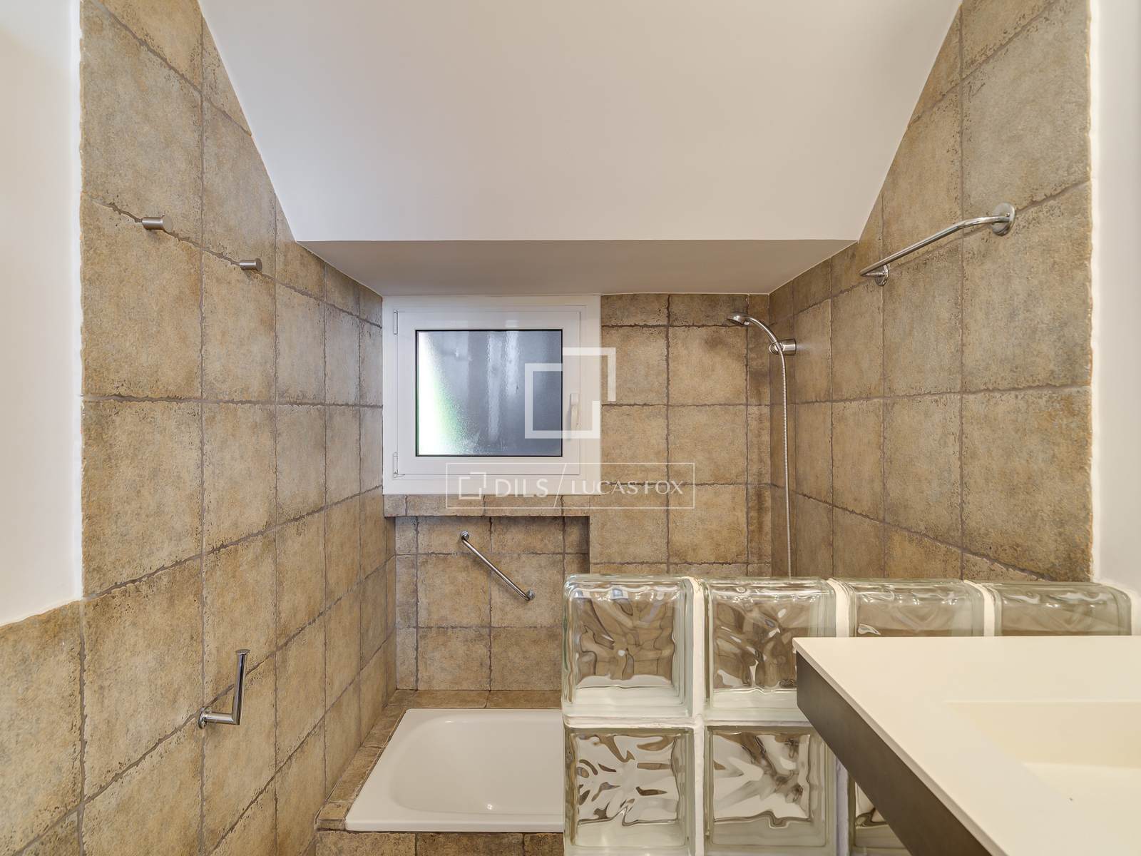 Villa en Barcelona, España 3 dormitorios, 141 m2 No. 195623