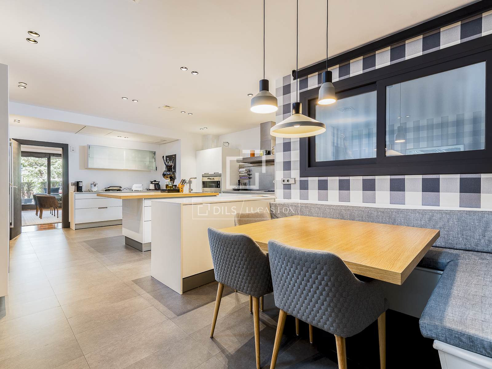 Huoneisto Barcelona, Espanja 7 makuuhuonetta, 563 m2 No. 195621