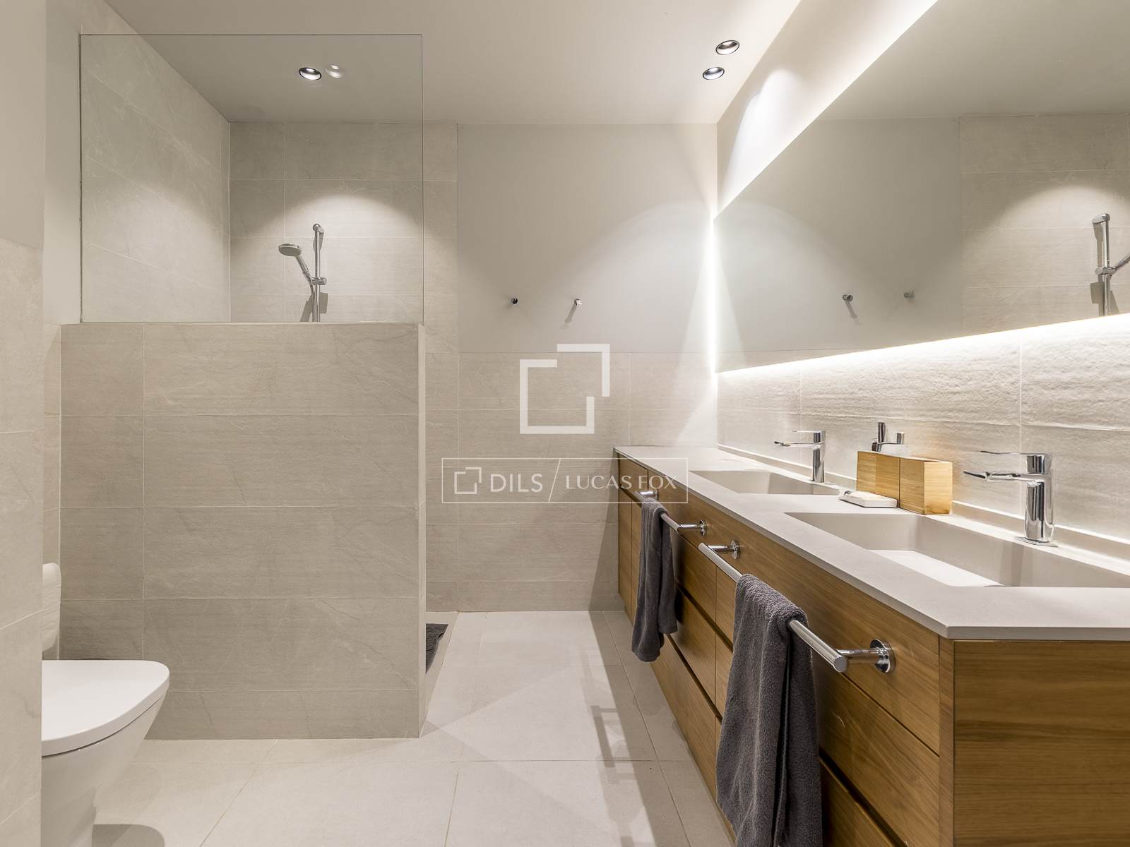 Huoneisto Barcelona, Espanja 7 makuuhuonetta, 563 m2 No. 195621
