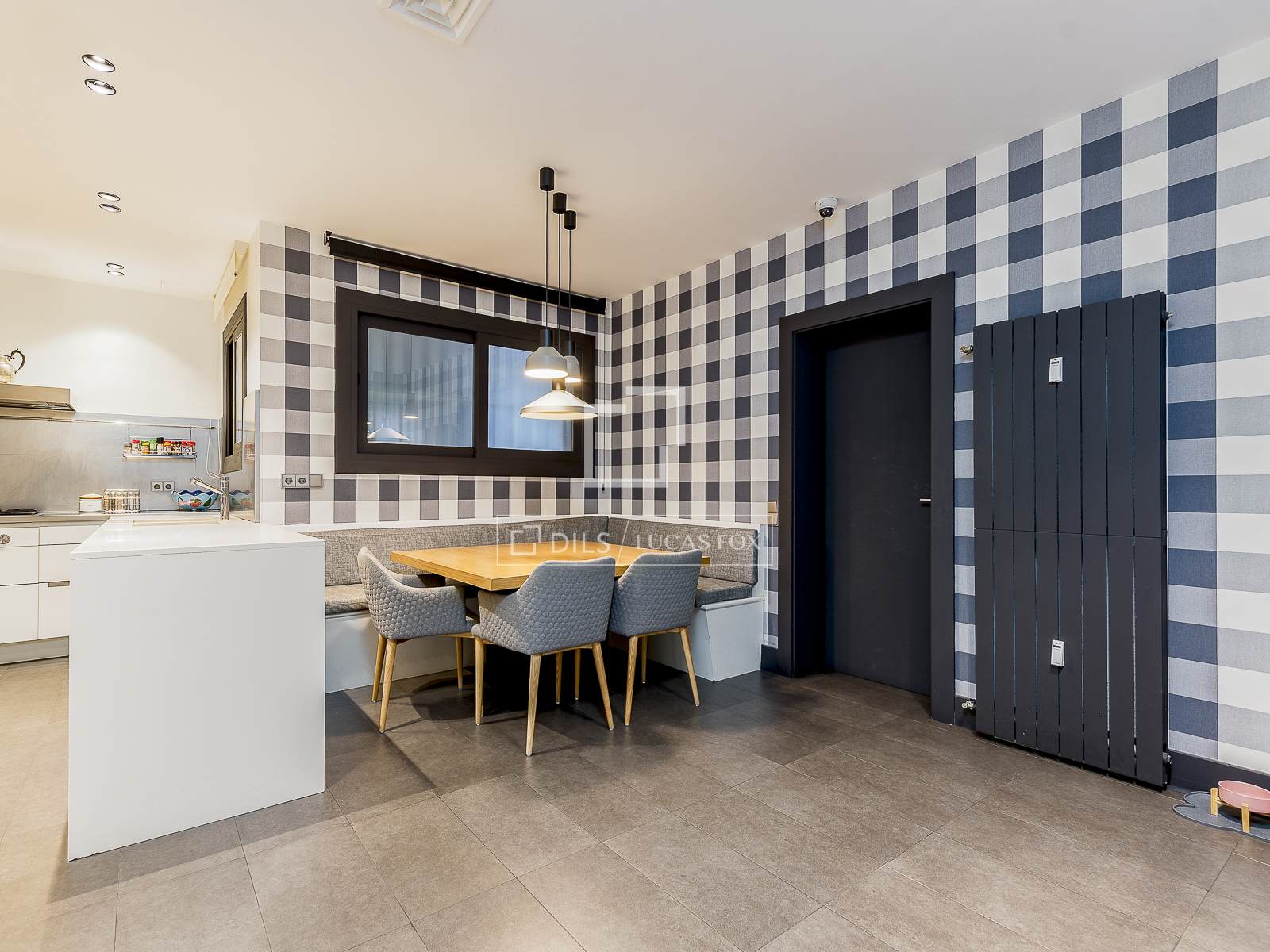 Huoneisto Barcelona, Espanja 7 makuuhuonetta, 563 m2 No. 195621