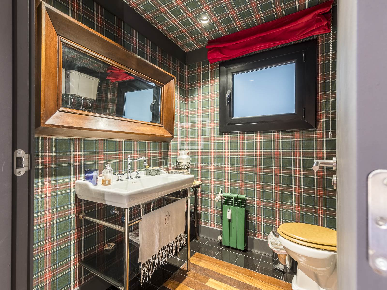 Huoneisto Barcelona, Espanja 7 makuuhuonetta, 563 m2 No. 195621