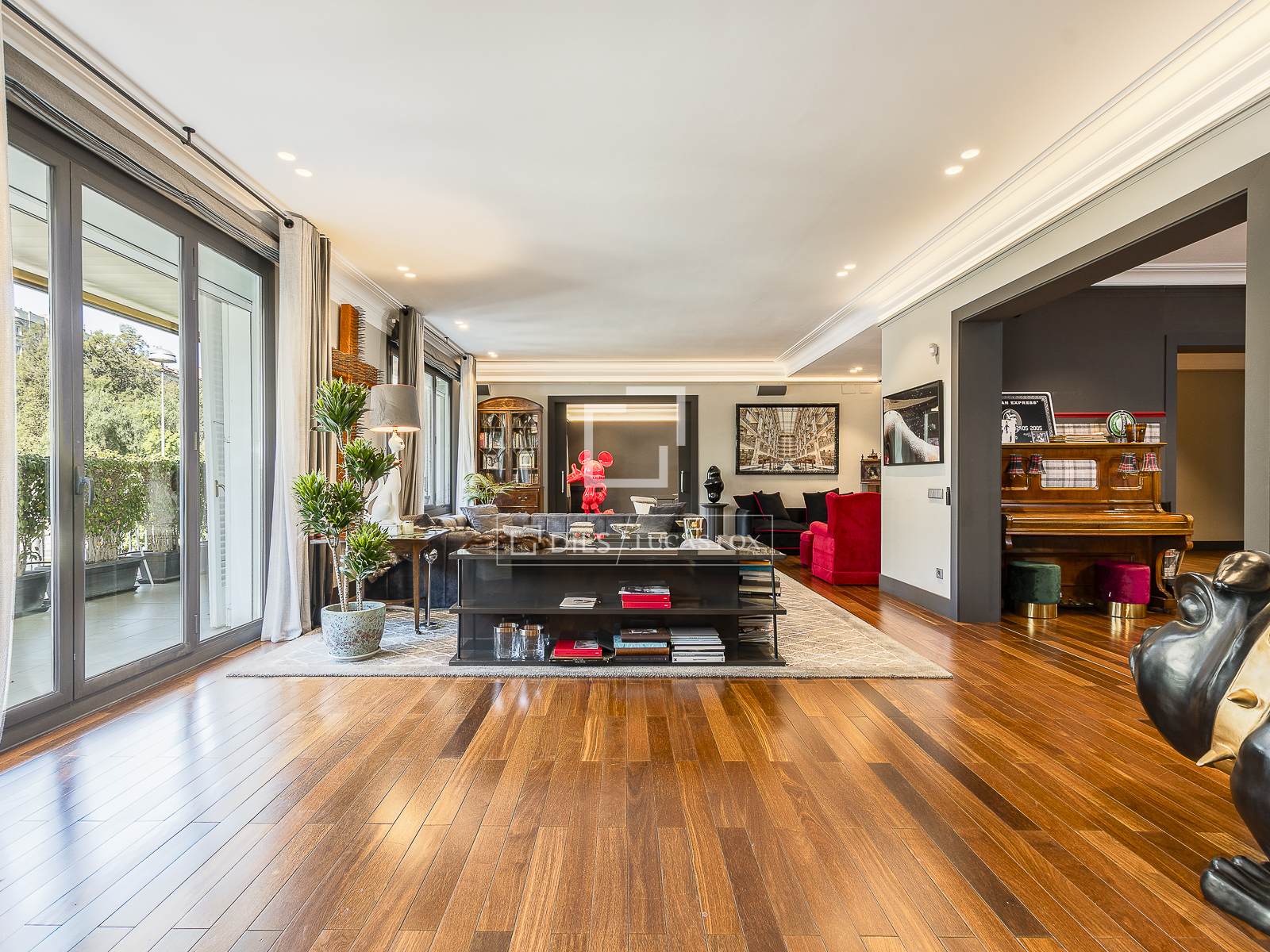 Huoneisto Barcelona, Espanja 7 makuuhuonetta, 563 m2 No. 195621