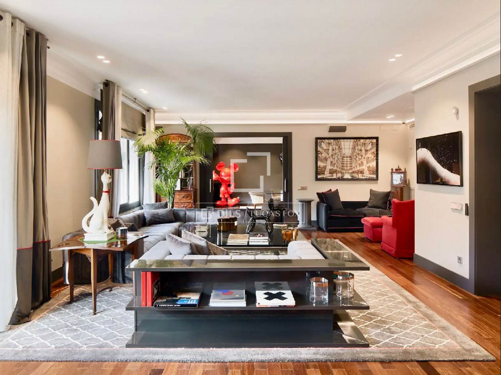 Huoneisto Barcelona, Espanja 7 makuuhuonetta, 563 m2 No. 195621