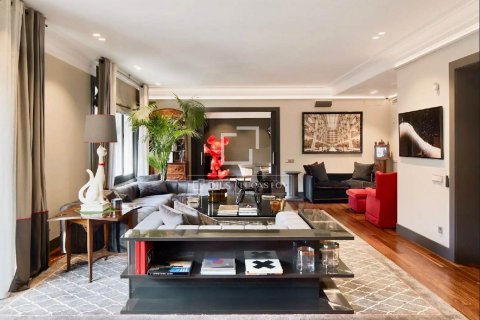 Apartment in Barcelona, Spain 7 bedrooms, 563 sq.m. No. 195621