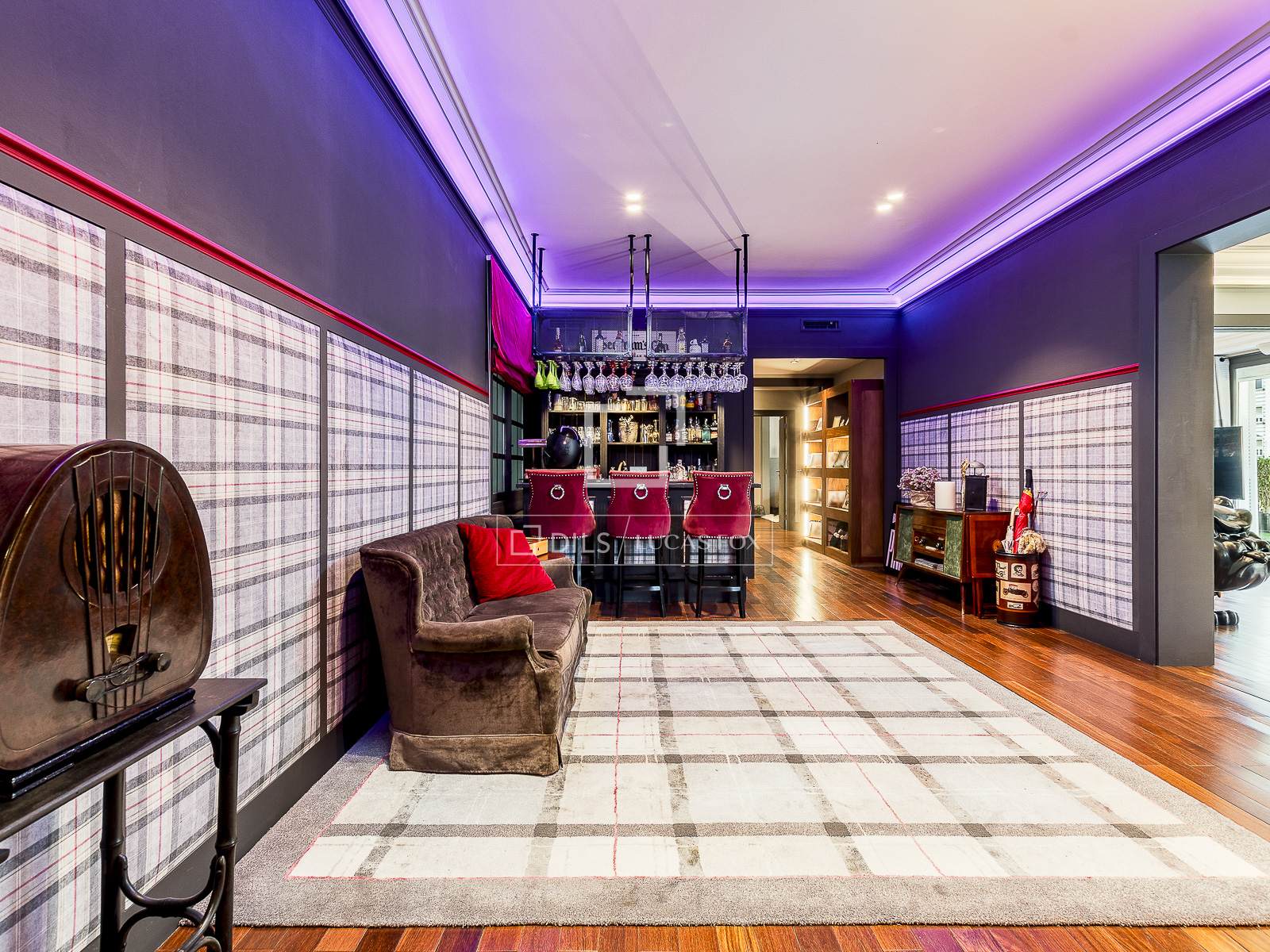 Huoneisto Barcelona, Espanja 7 makuuhuonetta, 563 m2 No. 195621