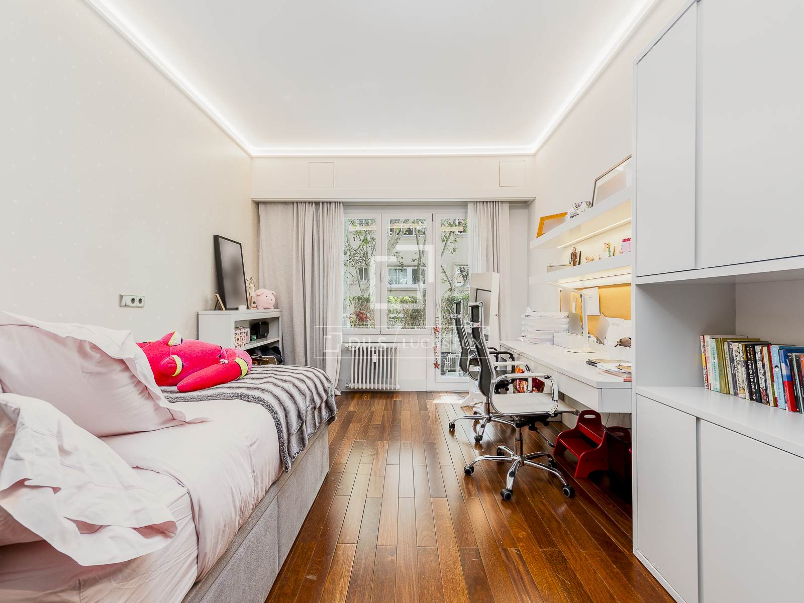 Huoneisto Barcelona, Espanja 7 makuuhuonetta, 563 m2 No. 195621
