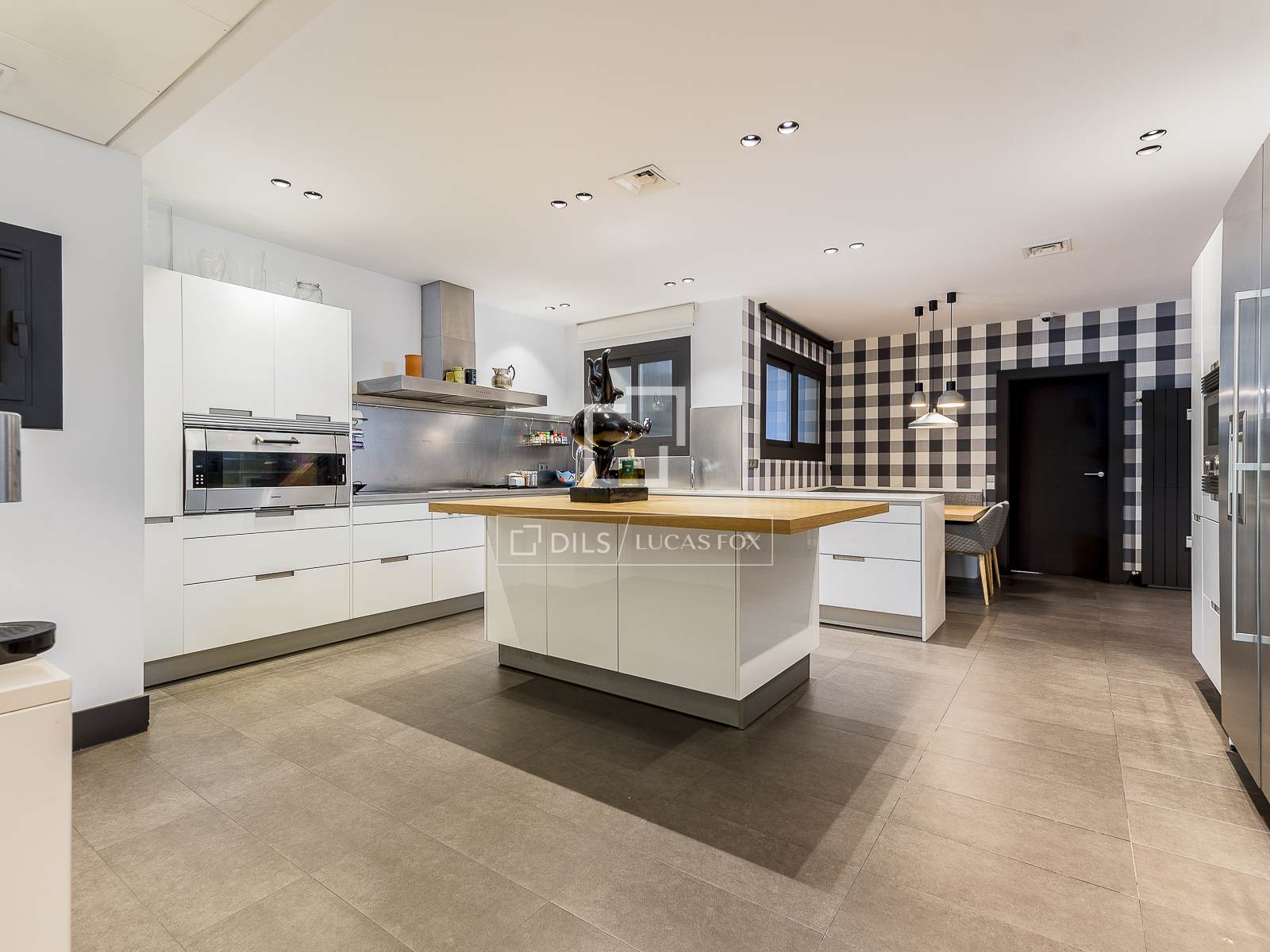 Huoneisto Barcelona, Espanja 7 makuuhuonetta, 563 m2 No. 195621