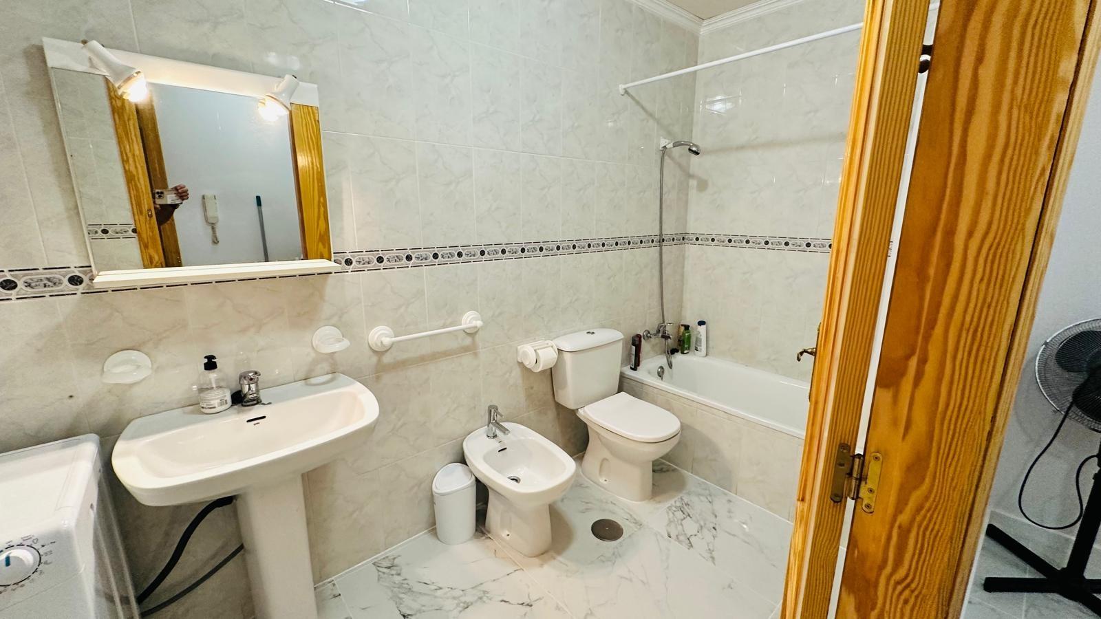 Apartment à Torrevieja, Alicante, Espagne 2 chambres, 68 m2 No. 182853