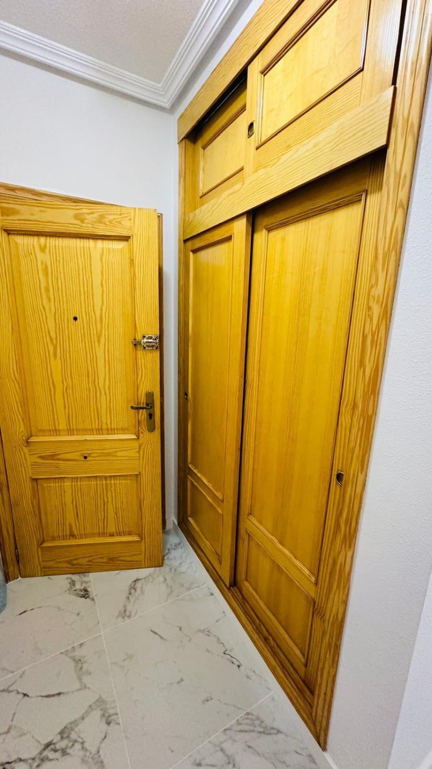 Apartment à Torrevieja, Alicante, Espagne 2 chambres, 68 m2 No. 182853