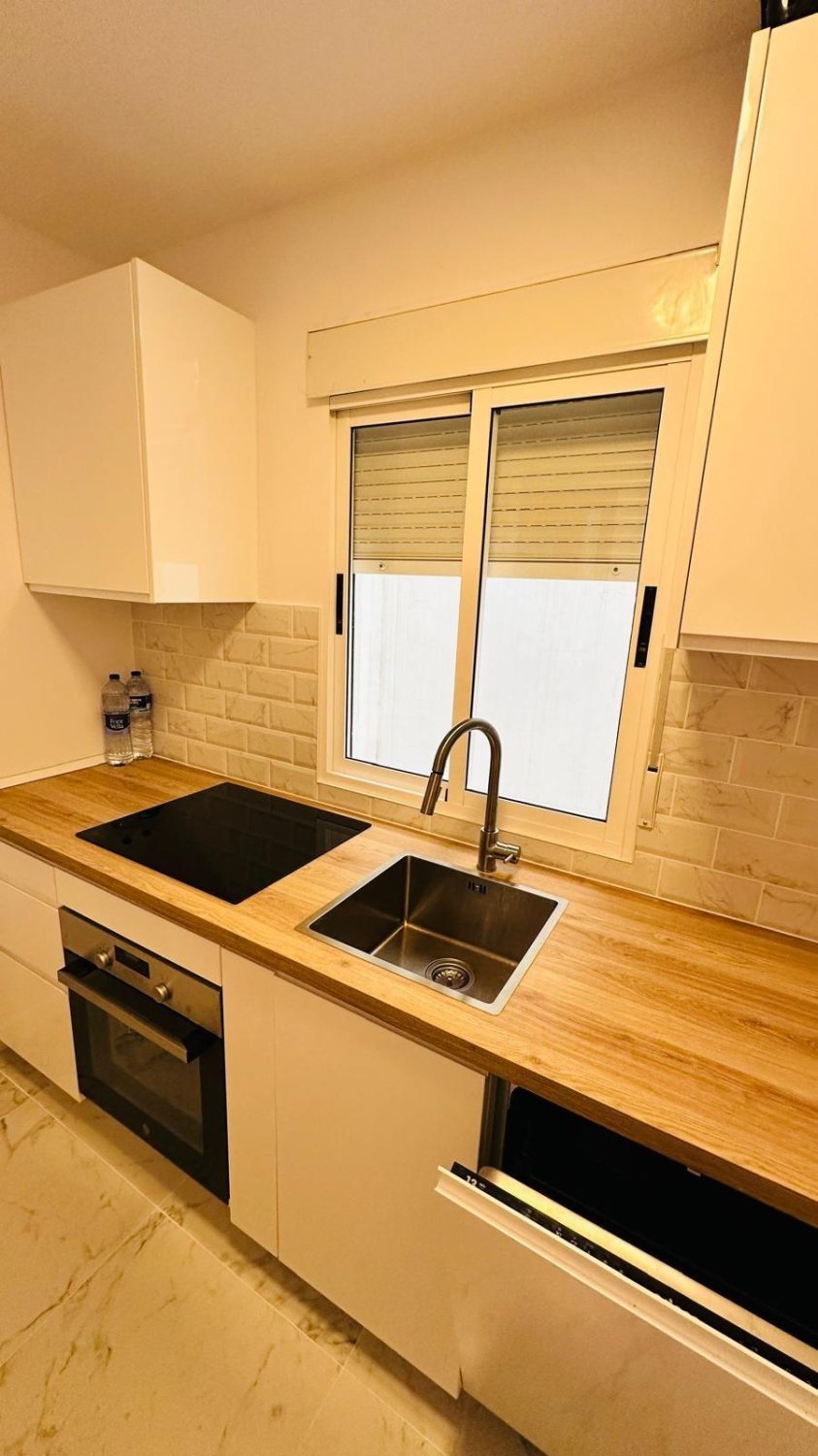 Apartment à Torrevieja, Alicante, Espagne 2 chambres, 68 m2 No. 182853