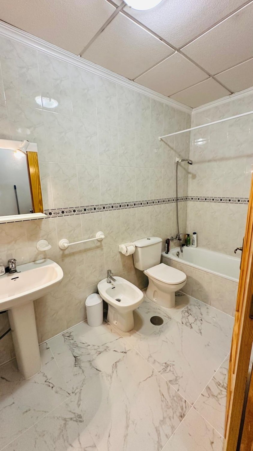 Apartment à Torrevieja, Alicante, Espagne 2 chambres, 68 m2 No. 182853