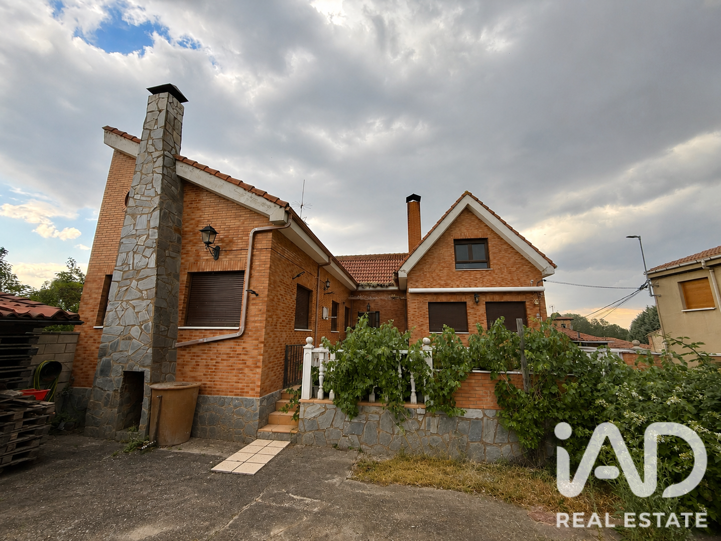 Māja Santovenia de la Valdoncina, Leon, Spānijā 3 istabas, 305 m2 Nr. 192234