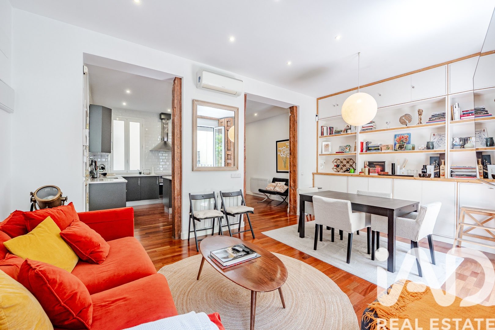 Apartamento en Madrid, España 2 dormitorios, 131 m2 No. 192231