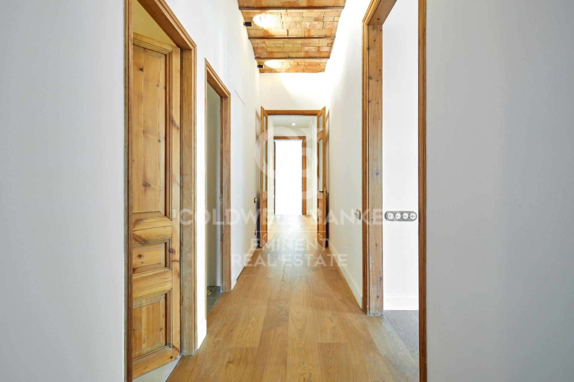 Huoneisto Barcelona, Espanja 3 makuuhuonetta, 209 m2 No. 156681