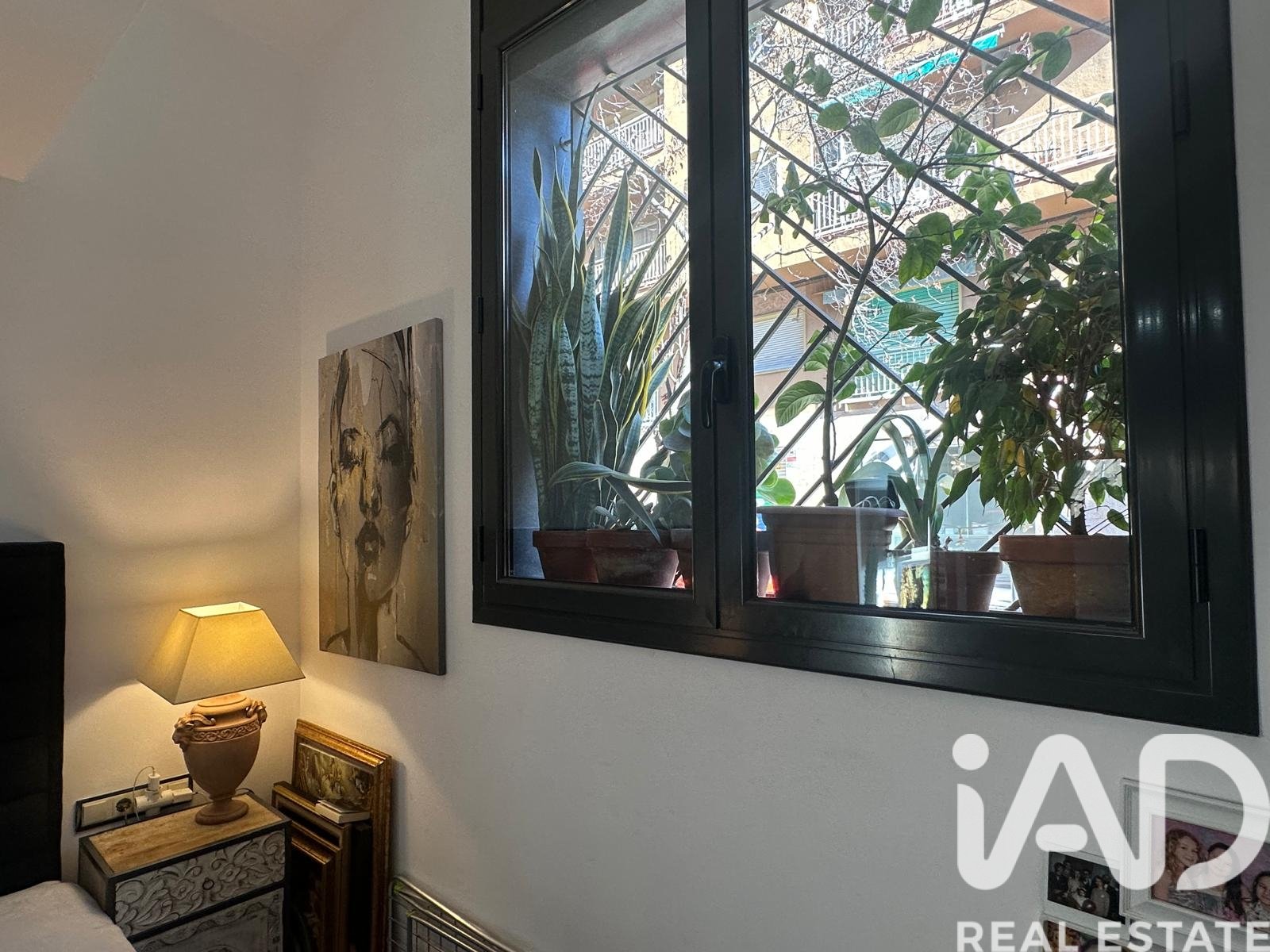 Tvåvåningslägenhet i Barcelona, Spanien 2 sovrum, 79 kvm. Nr. 173303
