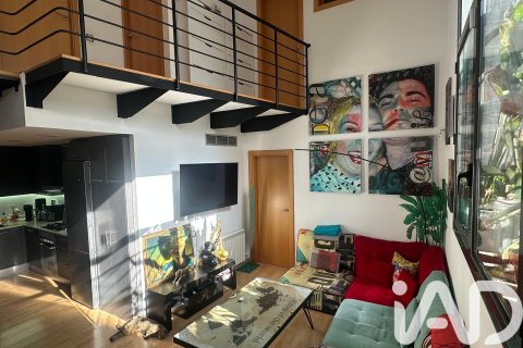 Dvīņu māja Barcelona, Spānijā 2 istabas, 79 m2 Nr. 173303